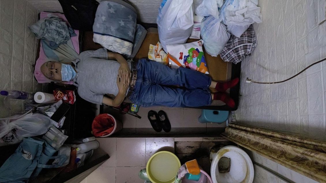 FOTO: Hongkongské klecové byty. V tomto pekle žije přes 200 tisíc lidí - Novinky